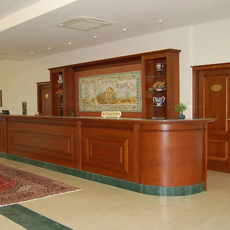 Ξενοδοχείο Minerva 4*