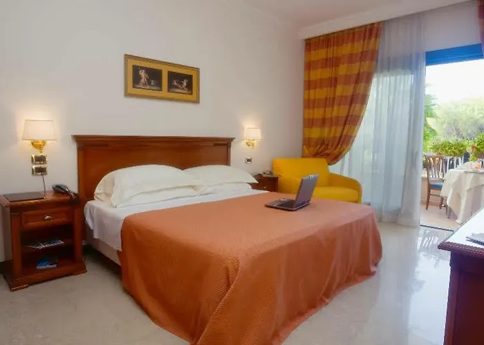 米纳瓦度假酒店 4*